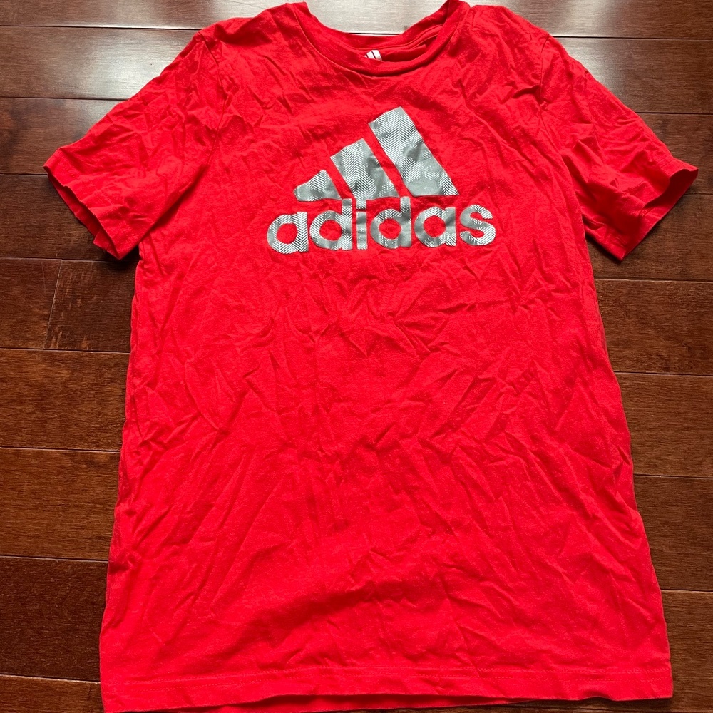 Red Adidas Short Sleeve Graphic T-shirt, size medium